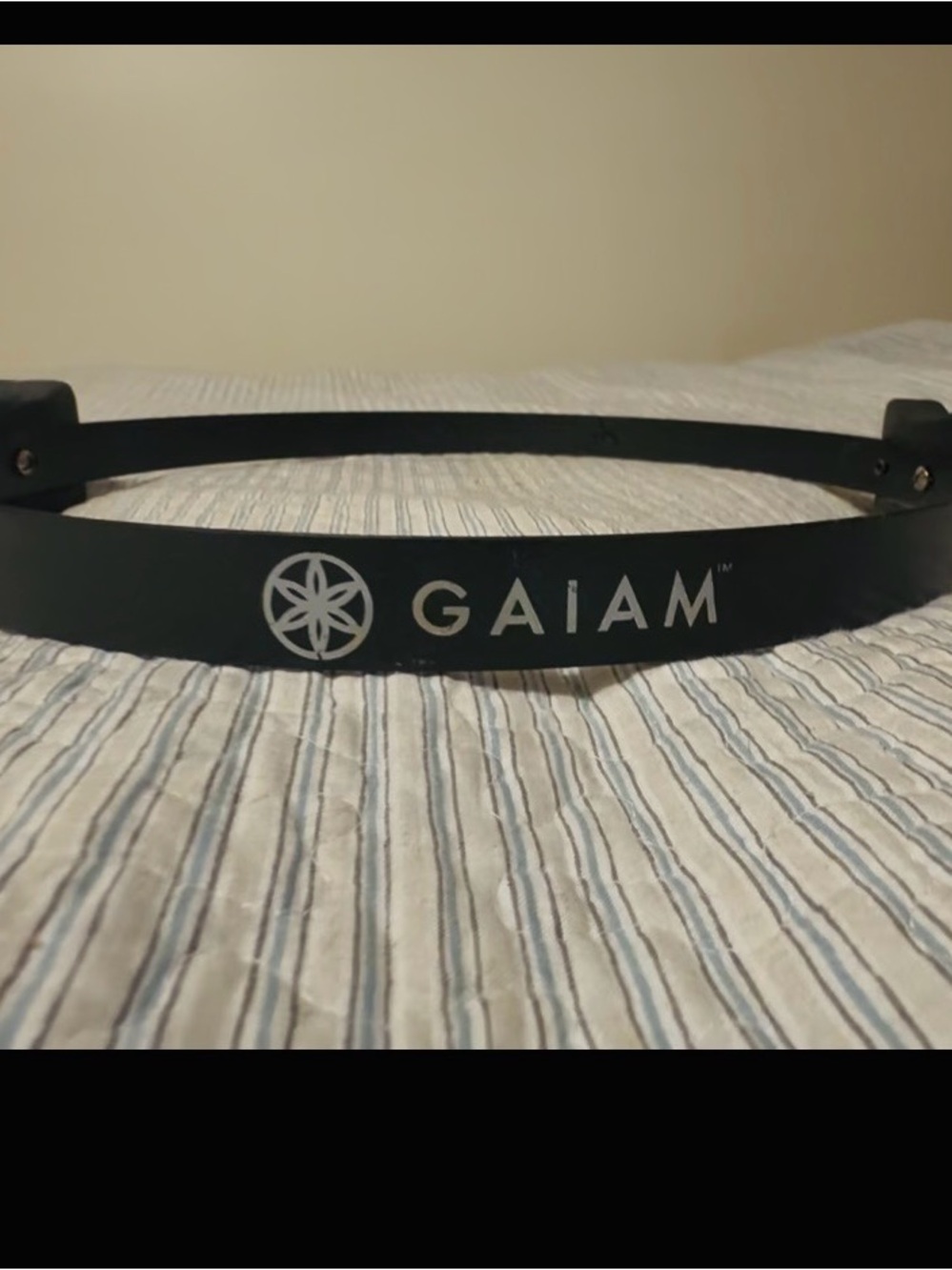 GAIAM Black Pilates Ring, 14inx14in, 2 non-slip handles, used nicely